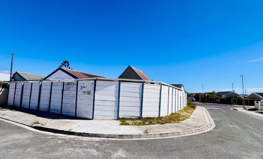 4 Bedroom Property for Sale in Wavecrest Western Cape